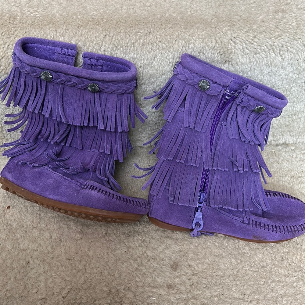 Minnetonka boots size 11